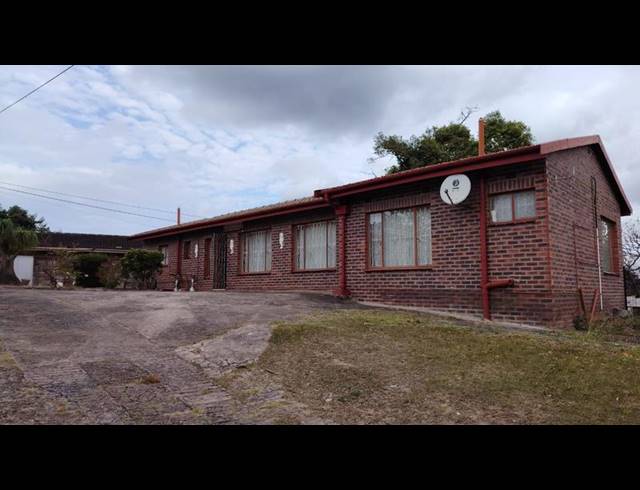 5 BEDROOM HOUSE FOR SALE IN UMHLATHUZANA